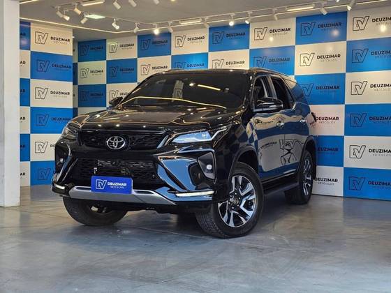 TOYOTA HILUX SW4 2.8 D-4D TURBO DIESEL SRX PLATINUM 7L 4X4 AUTOMÁTICO
